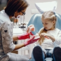 Cómo prevenir problemas dentales desde la infancia
